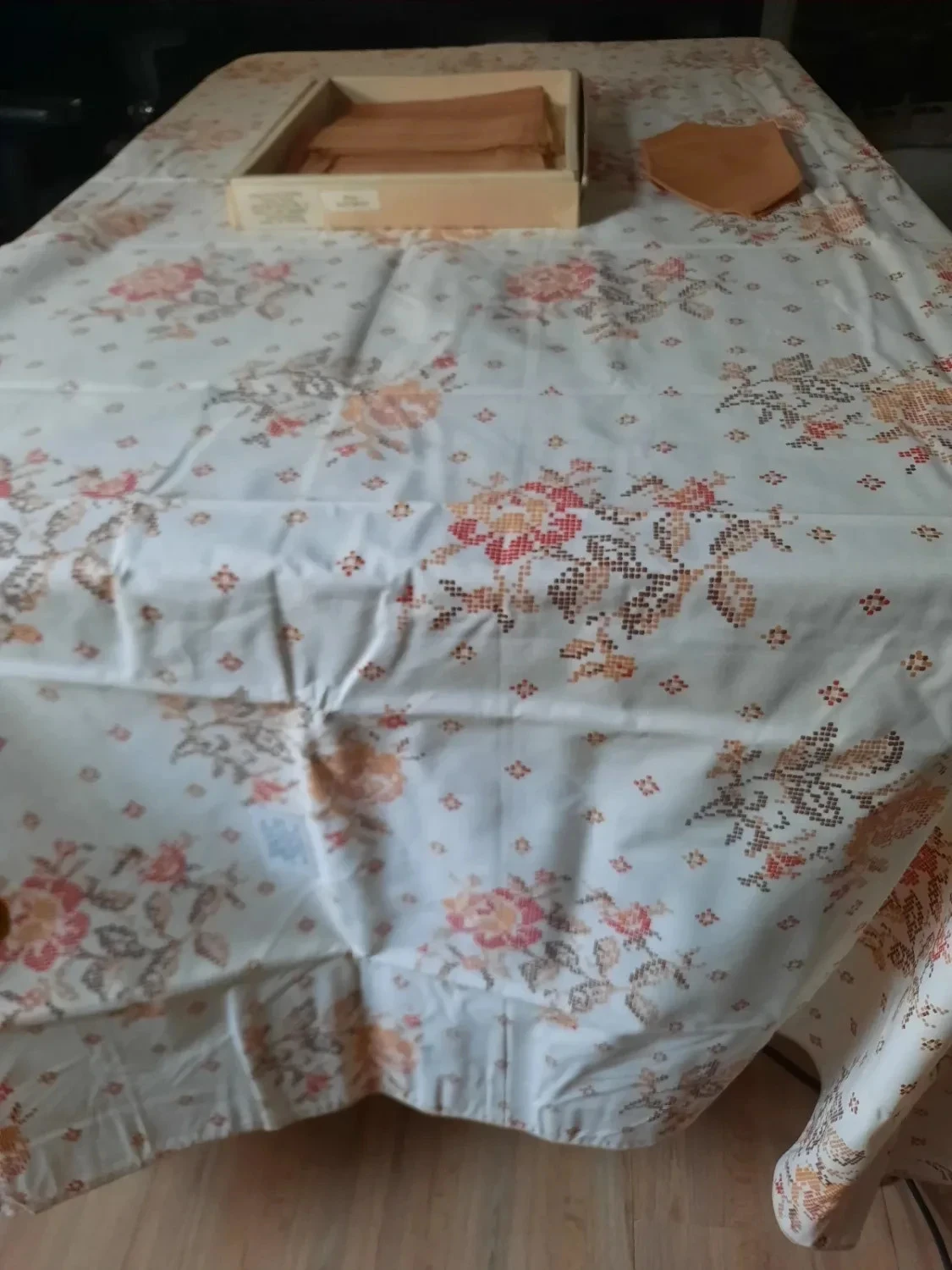 🥀Nappe vintage neuve en coton et ses 12 serviettes de table. Fabrication française.